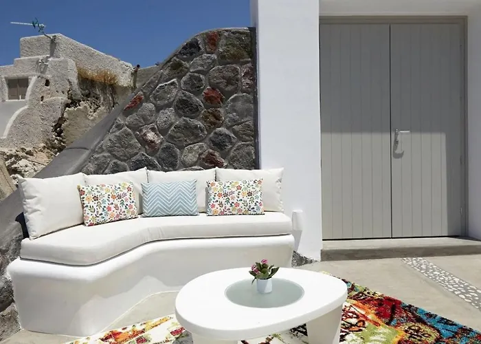 Villa -foinikia - Luxury Cave - A Wonderful 2 Bedroom - Hot Tub *