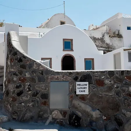 Mellow Luxury Cave Santorini Mellow Luxury Cave Villa Foinikia (Santorini)