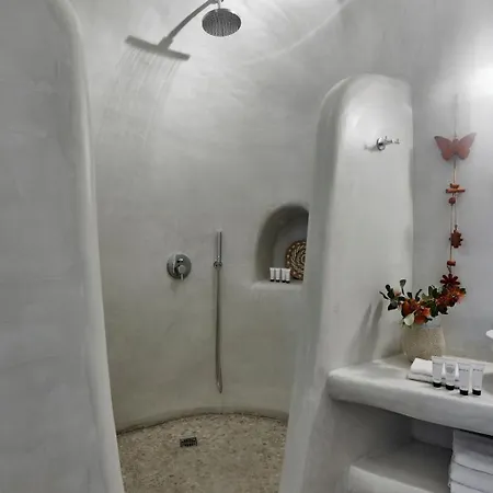 -foinikia - Luxury Cave - A Wonderful 2 Bedroom - Hot Tub Vila *