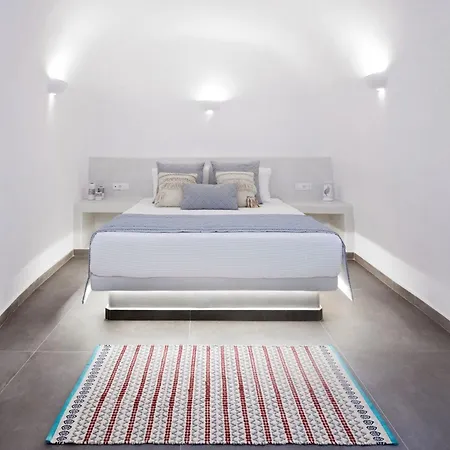 -foinikia - Luxury Cave - A Wonderful 2 Bedroom - Hot Tub Vila *